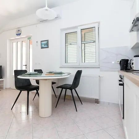 Apartmán New! In 30 Meters From The Sea - Ta Leut Agency Petrcane