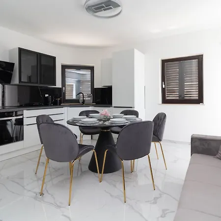 Apartmán New! In 30 Meters From The Sea - Ta Leut Agency Petrcane